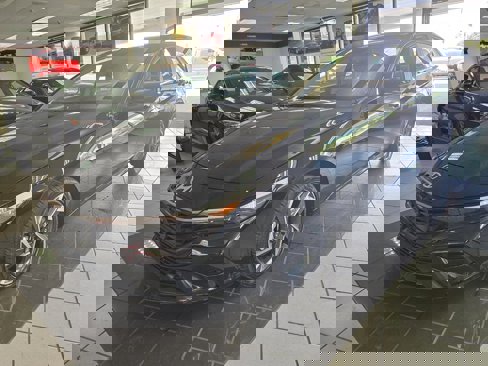Used 2024 Hyundai Elantra Limited image 1