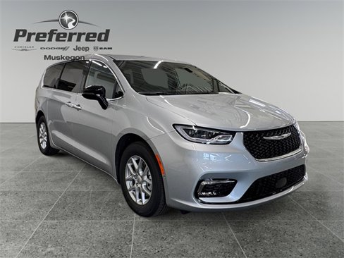 New 2026 Chrysler Pacifica Select image 3