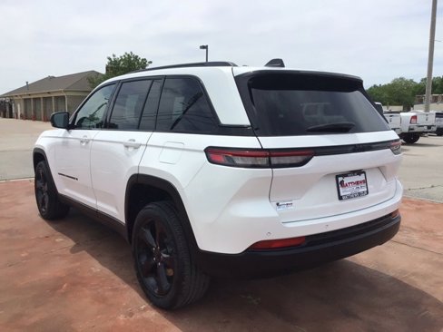 New 2025 Jeep Grand Cherokee Altitude image 3