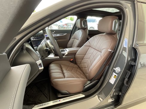 New 2026 BMW 740i w/ Executive Package image 11