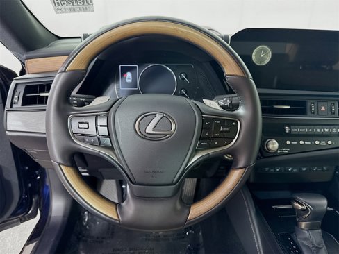 Used 2023 Lexus ES 300h w/ Luxury Package image 12
