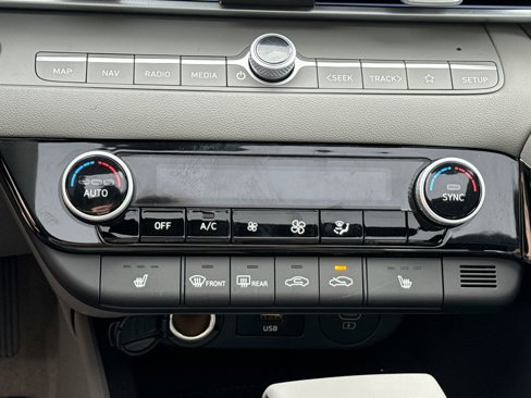 Certified 2025 Hyundai Elantra SEL image 31