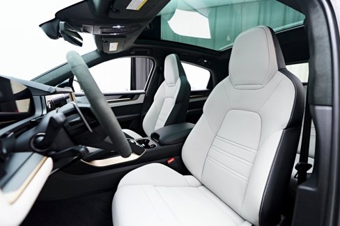 Used 2025 Porsche Cayenne GTS image 52