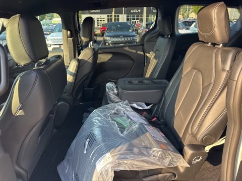 New 2026 Chrysler Pacifica Select image 7