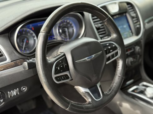 Used 2019 Chrysler 300 Limited image 13