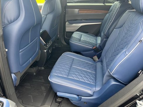 New 2026 Cadillac Vistiq Premium Luxury w/ LPO, Floor Liner Package image 11