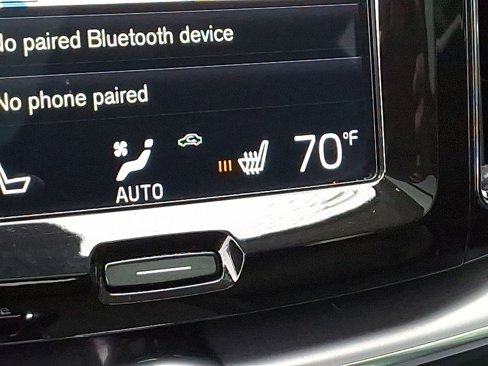 Used 2019 Volvo XC60 T5 Momentum w/ Multimedia Package image 25