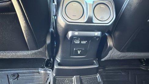 Used 2022 Jeep Wrangler Unlimited Sahara image 25