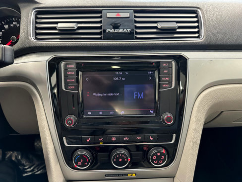 Used 2019 Volkswagen Passat Wolfsburg Edition image 35