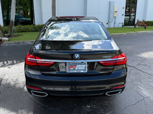 Used 2019 BMW 750i w/ Executive Package image 17