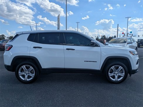 Used 2023 Jeep Compass Sport image 2