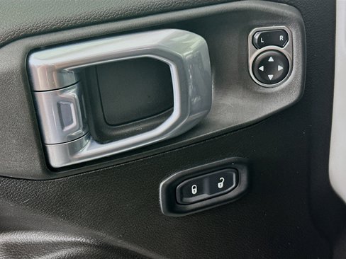 Used 2024 Jeep Gladiator Sport image 15