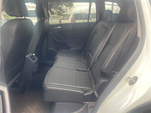 Used 2021 Volkswagen Tiguan SE w/ Panoramic Sunroof Package image 12