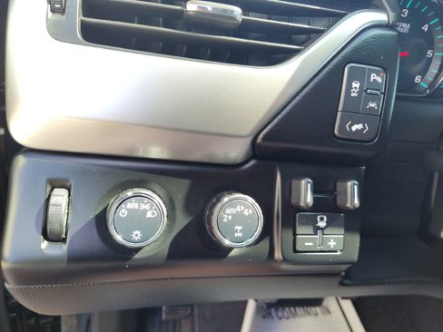 Used 2018 Chevrolet Suburban LT image 32