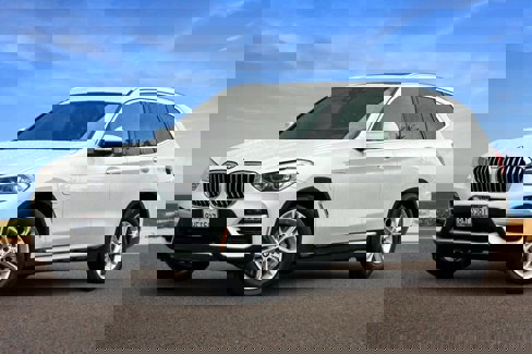 Certified 2021 BMW X3 xDrive30e w/ Convenience Package image 1