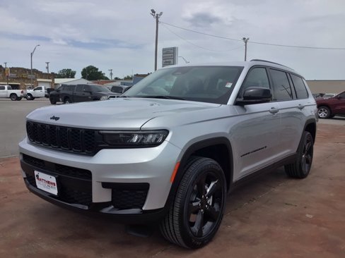 New 2025 Jeep Grand Cherokee L Laredo image 1