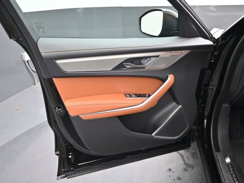 New 2026 Jaguar F-PACE R-Dynamic S image 19