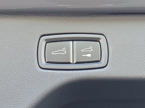 New 2025 Porsche Macan 4S Electric image 16