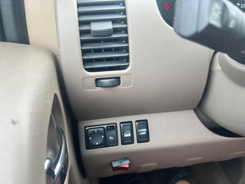 Used 2016 Nissan Frontier SV image 16