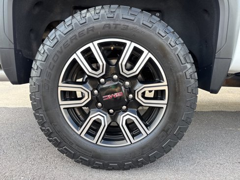 Used 2023 GMC Sierra 2500 AT4 image 13