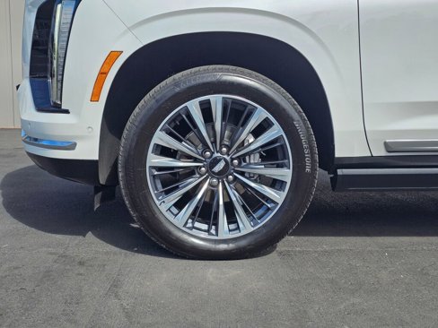 Used 2025 Cadillac Escalade ESV Premium Luxury image 9