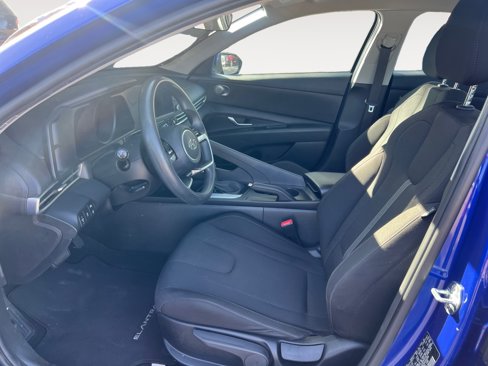 Used 2023 Hyundai Elantra SE w/ Preferred Accessory Package image 9