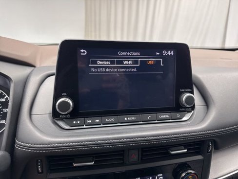 Used 2023 Nissan Rogue SV image 25