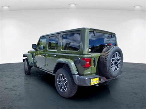 Used 2024 Jeep Wrangler Sahara image 5