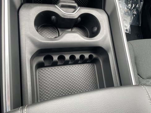 New 2026 RAM 1500 4x4 Crew Cab image 31