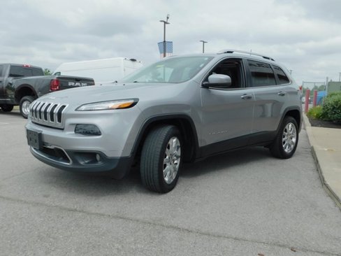Used 2017 Jeep Cherokee Limited image 4