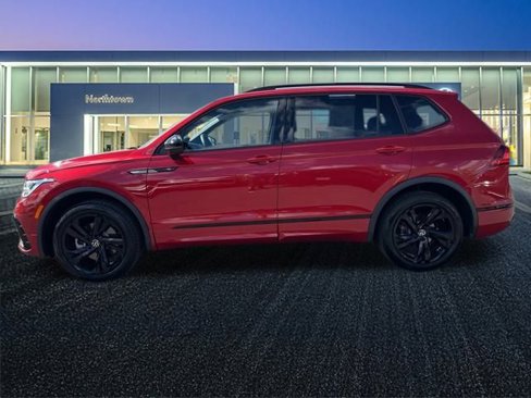 Certified 2024 Volkswagen Tiguan SE R-Line image 7