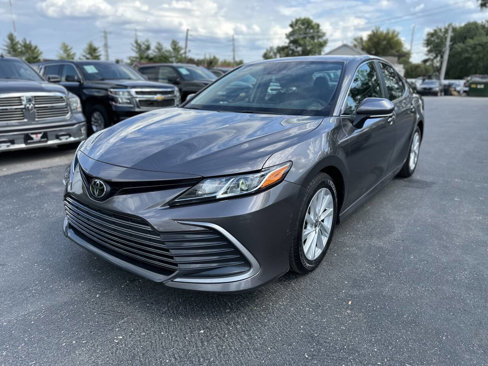 Used 2022 Toyota Camry LE image 3