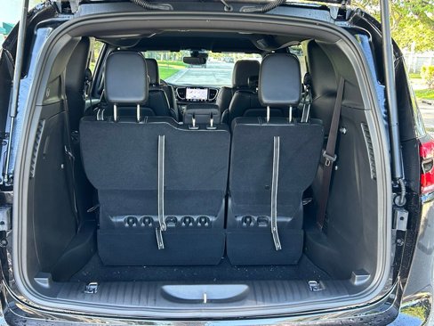 New 2025 Chrysler Pacifica Select image 36