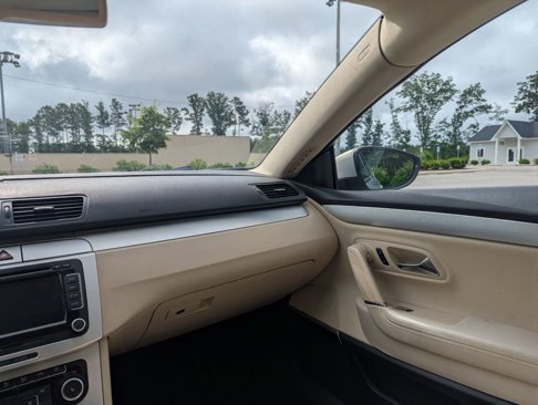 Used 2010 Volkswagen CC Luxury image 20