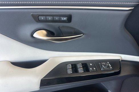 New 2025 Lexus ES 300h w/ Premium Package image 11