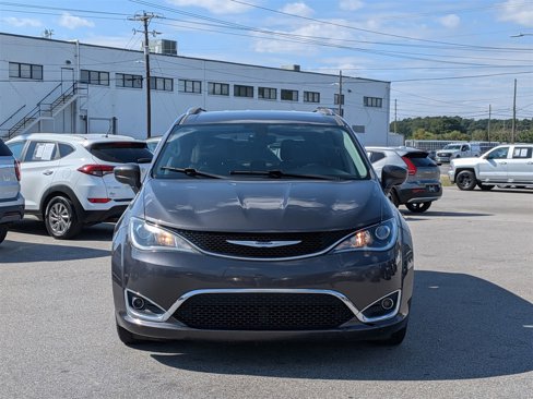 Used 2019 Chrysler Pacifica Touring-L image 8