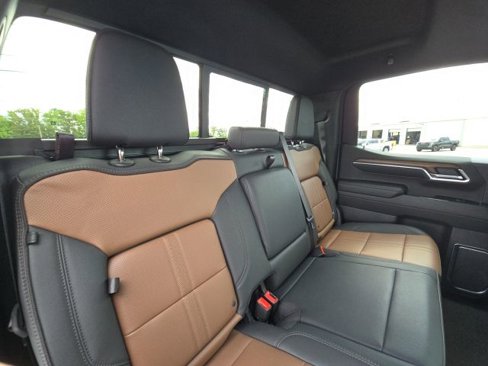 Used 2025 Chevrolet Silverado 1500 High Country w/ Technology Package image 17
