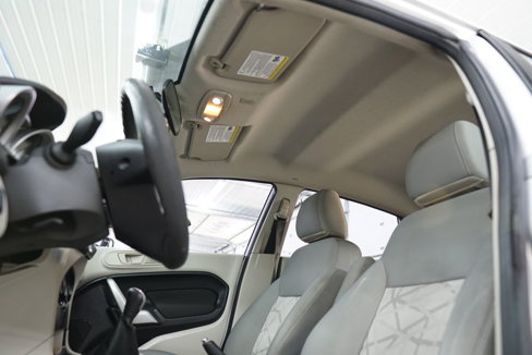 Used 2013 Ford Fiesta SE image 28