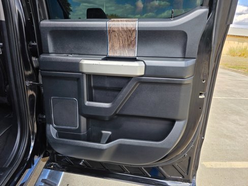 Used 2019 Ford F250 Lariat w/ Lariat Value Package image 21