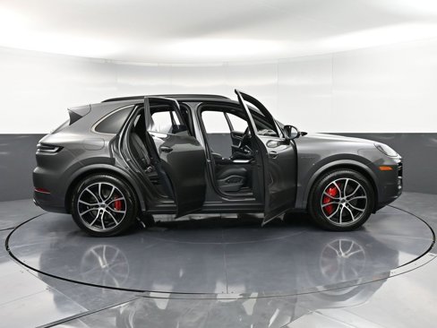 New 2025 Porsche Cayenne Turbo image 39