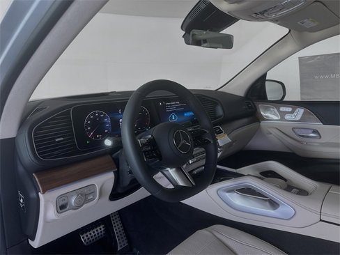 New 2026 Mercedes-Benz GLS 580 4MATIC image 9