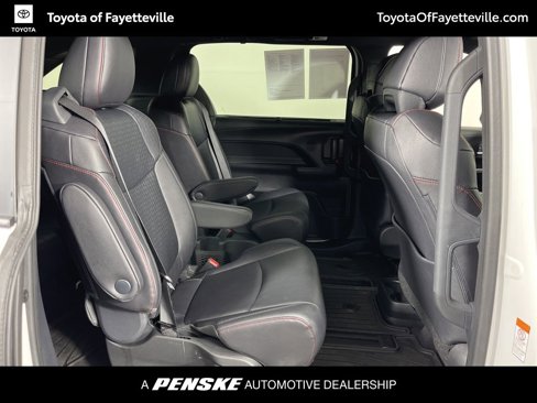 Certified 2025 Toyota Sienna XSE image 9
