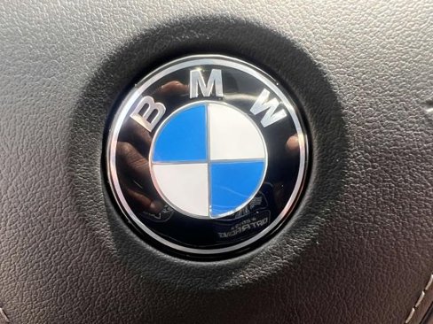 Used 2022 BMW 740i xDrive image 35