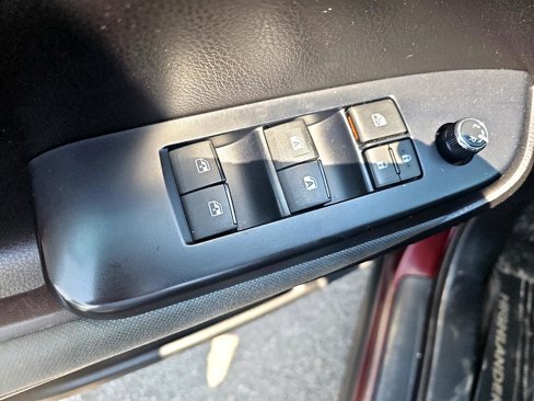 Used 2019 Toyota Highlander LE image 11