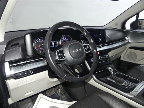 Used 2022 Kia Carnival LX image 23