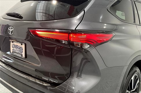 Used 2022 Toyota Highlander XSE image 25