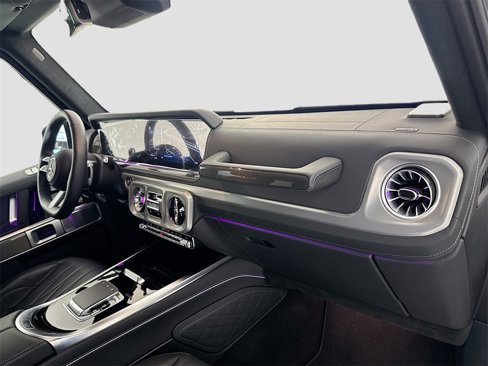 Used 2025 Mercedes-Benz G 550 image 32