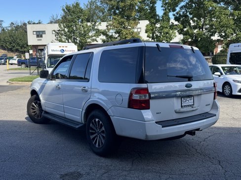 Used 2017 Ford Expedition XLT image 3