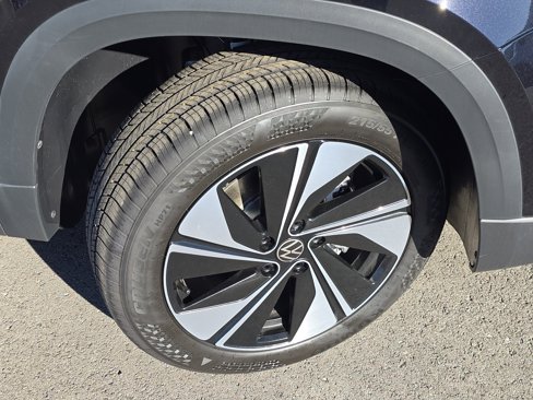 New 2025 Volkswagen Taos SE image 18