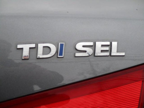 Used 2015 Volkswagen Passat TDI SEL Premium image 7